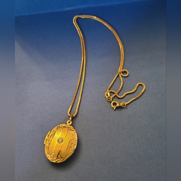 Gold Plated Locket Necklace - Picture 1 of 4